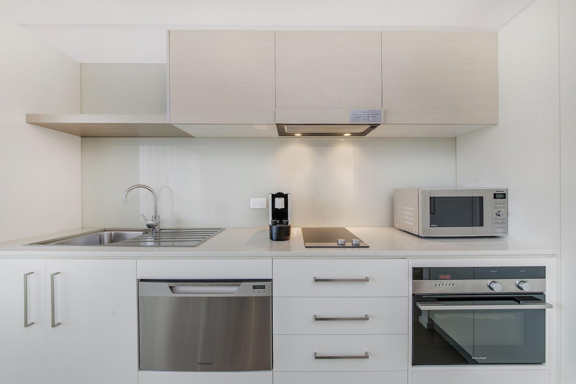 Апарт отель Abode Tuggeranong Канберра Экстерьер фото
