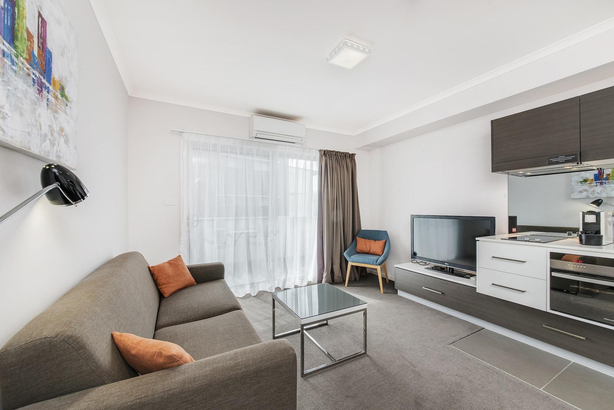 Апарт отель Abode Tuggeranong Канберра Экстерьер фото