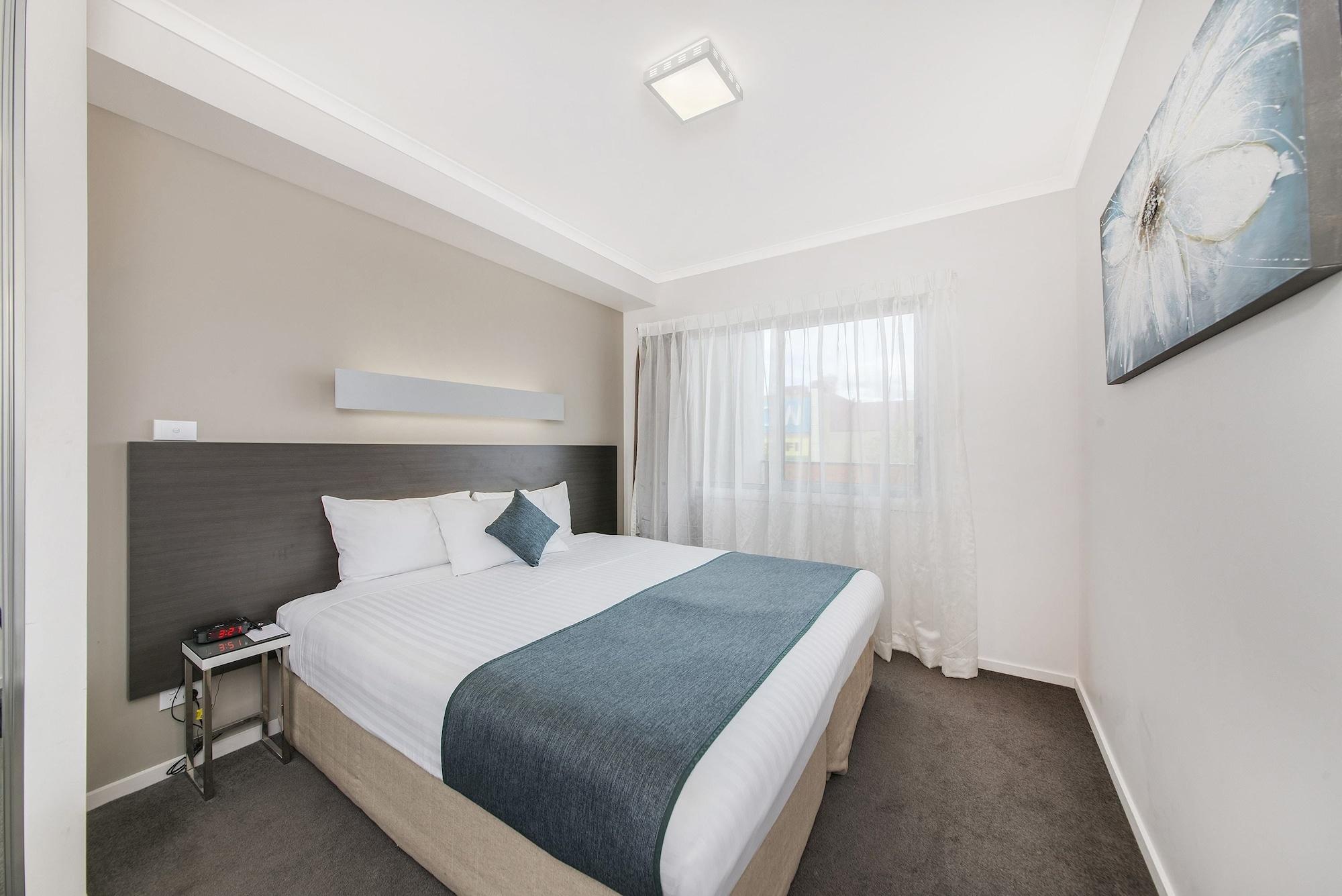 Апарт отель Abode Tuggeranong Канберра Экстерьер фото