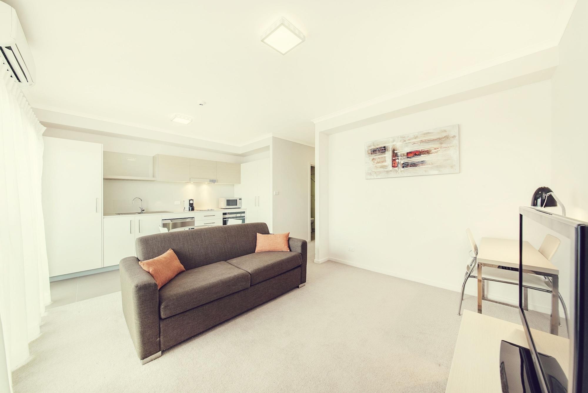 Апарт отель Abode Tuggeranong Канберра Экстерьер фото