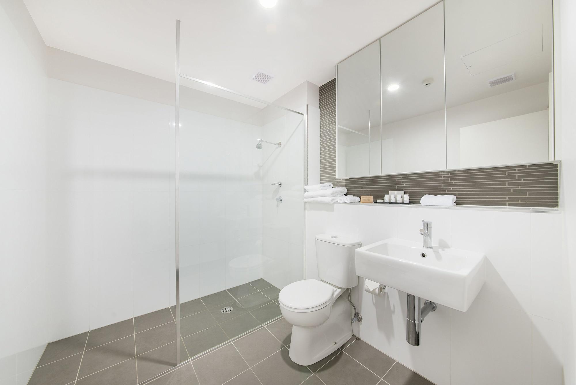 Апарт отель Abode Tuggeranong Канберра Экстерьер фото