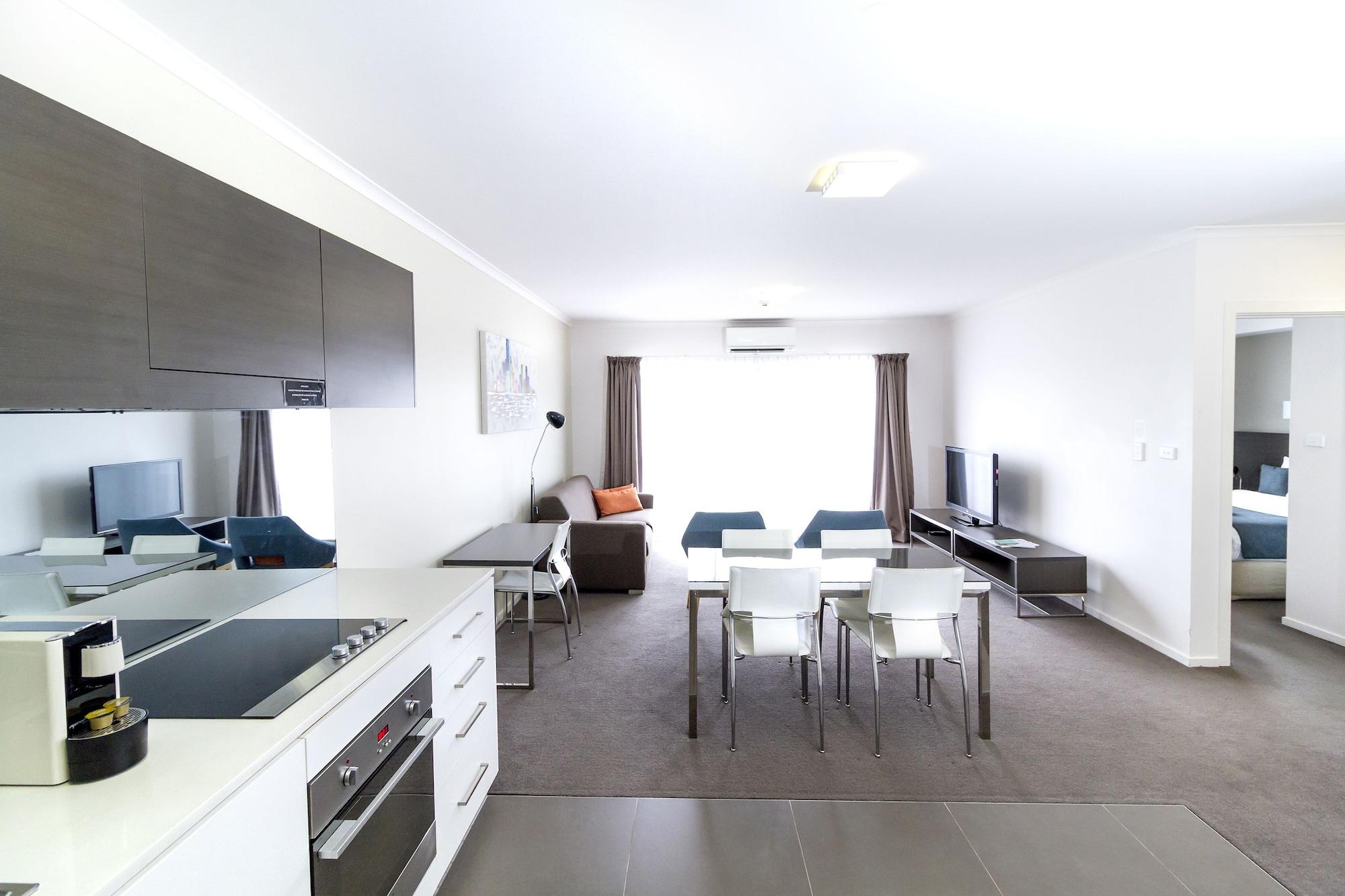 Апарт отель Abode Tuggeranong Канберра Экстерьер фото