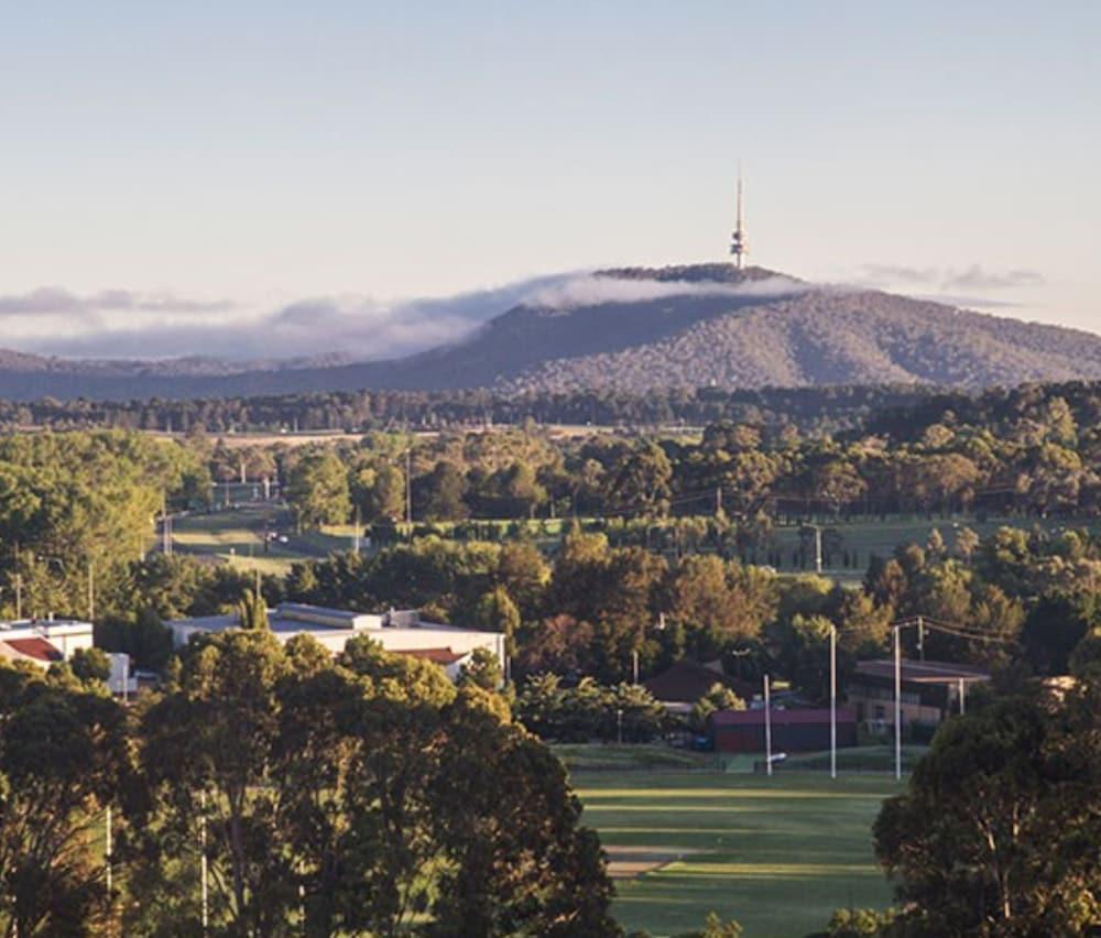 Апарт отель Abode Tuggeranong Канберра Экстерьер фото