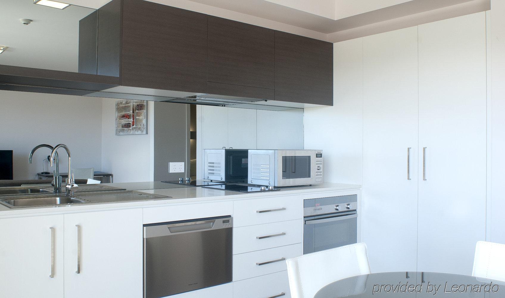 Апарт отель Abode Tuggeranong Канберра Экстерьер фото