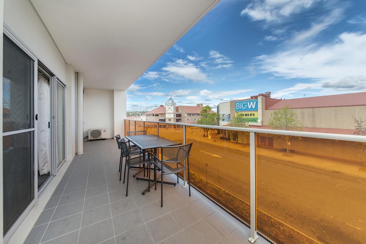 Апарт отель Abode Tuggeranong Канберра Экстерьер фото