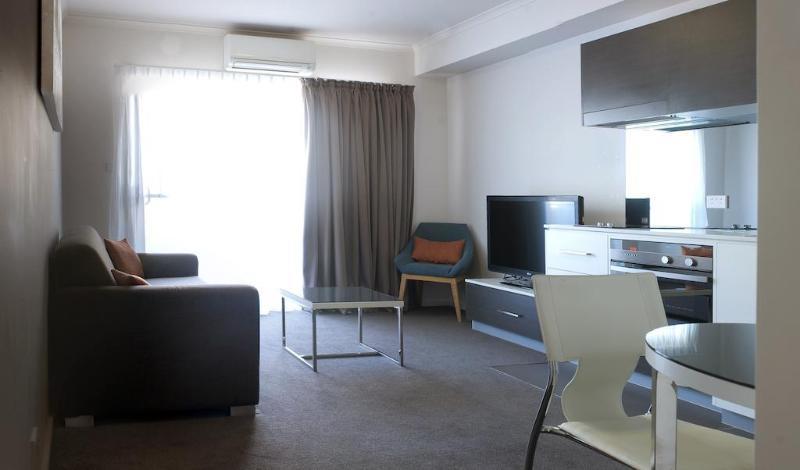 Апарт отель Abode Tuggeranong Канберра Экстерьер фото