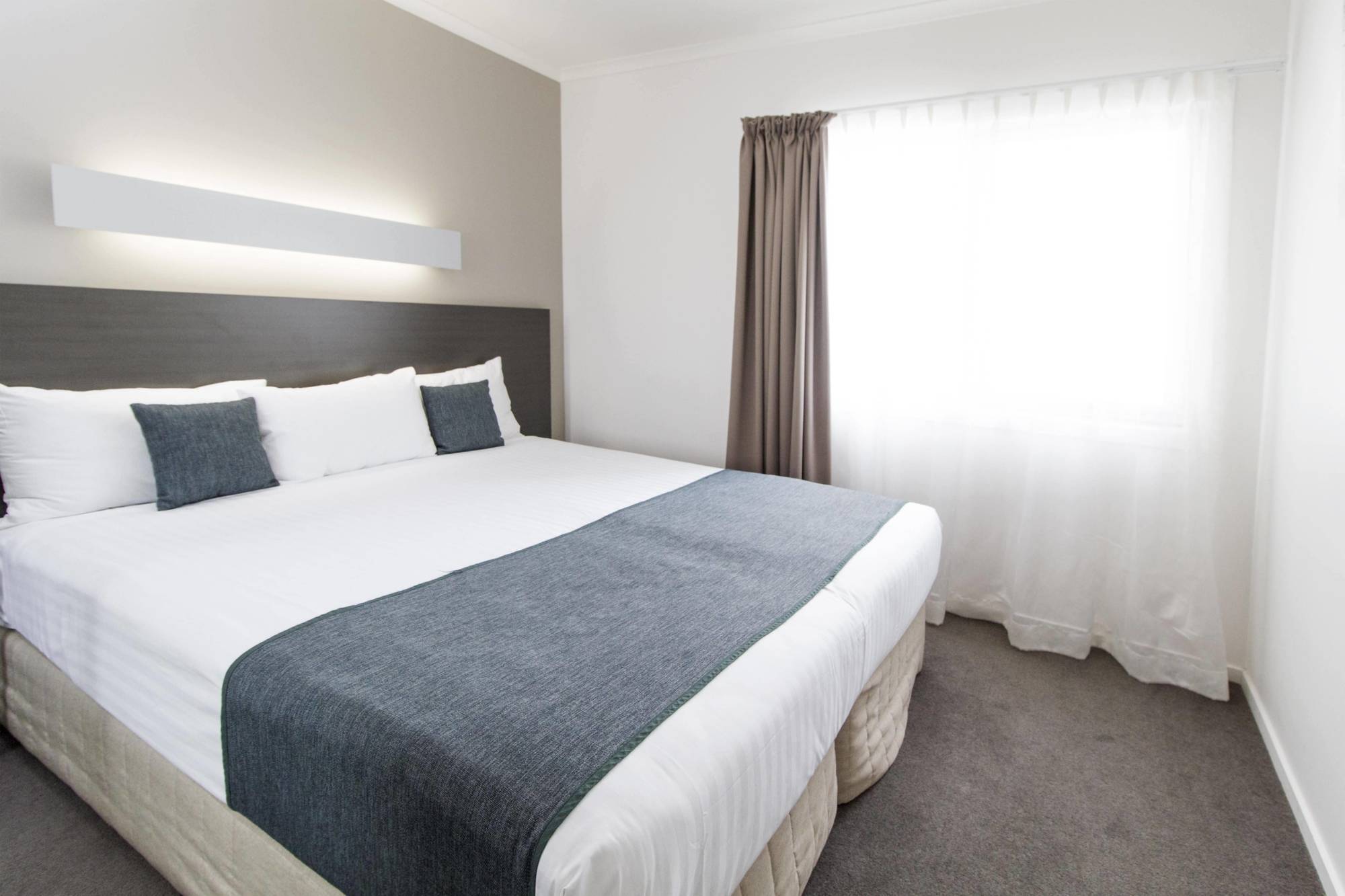 Апарт отель Abode Tuggeranong Канберра Экстерьер фото