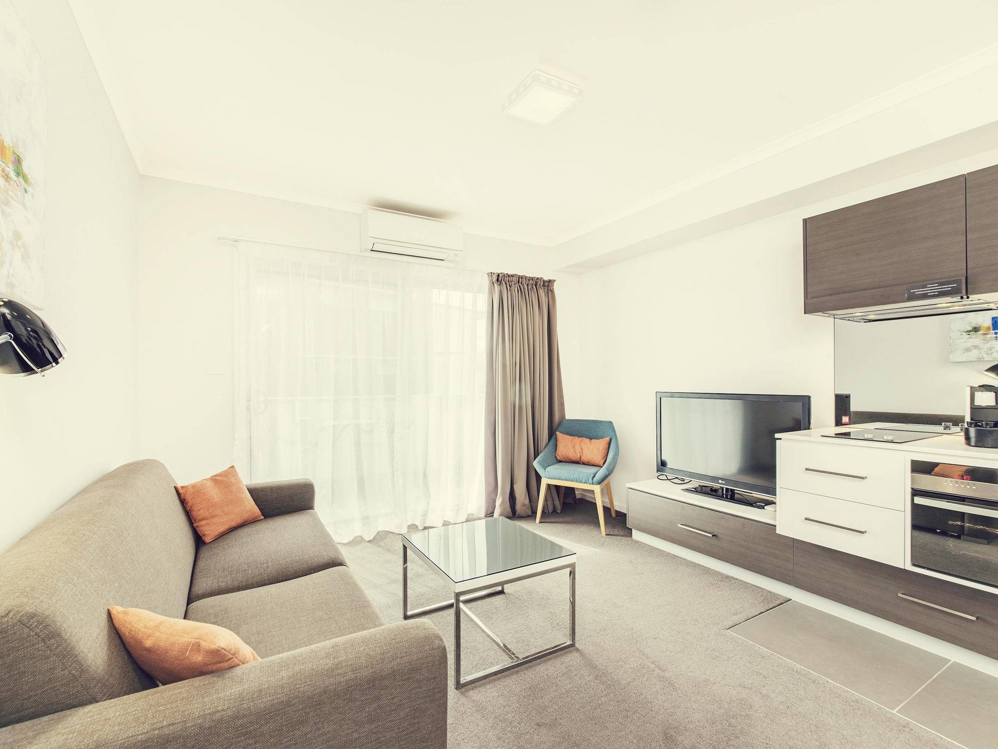 Апарт отель Abode Tuggeranong Канберра Экстерьер фото